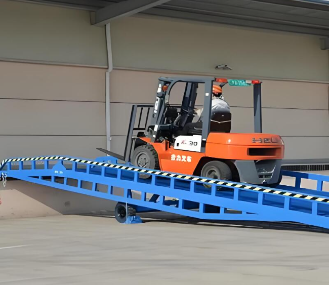 黄石移动式卸货平台（叉车用）
